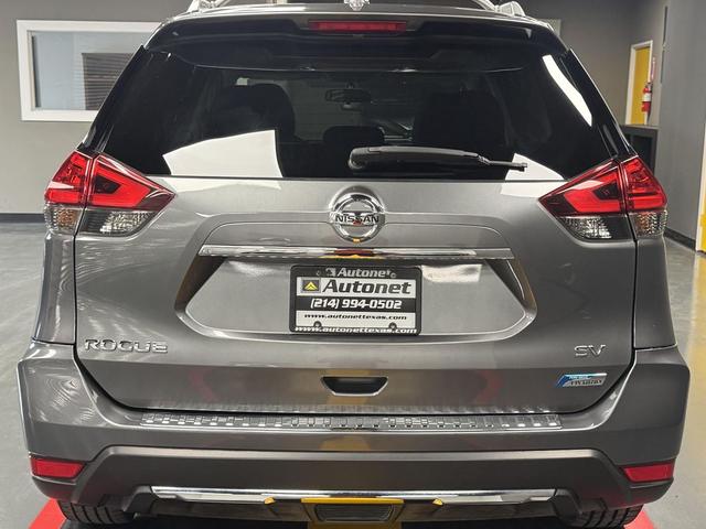Photo of 2017 Gray Nissan Rogue Hybrid