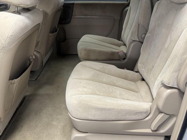 Photo of 2007 White Kia Sedona