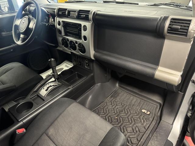 Photo of 2007 Silver Toyota FJ Cruiser