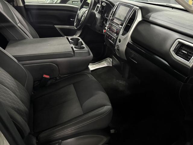 Photo of 2020 White Nissan Titan