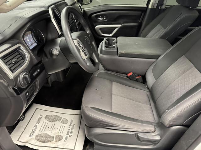 Photo of 2020 White Nissan Titan