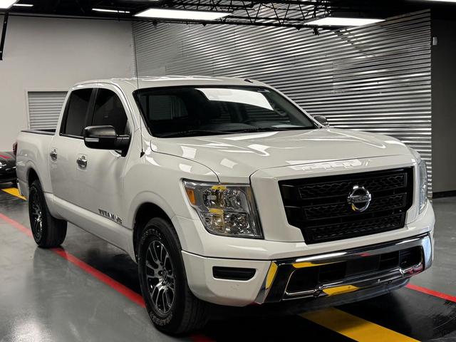 Photo of 2020 White Nissan Titan
