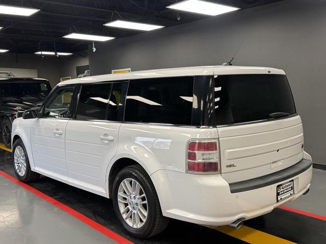 Photo of 2014 White Ford Flex