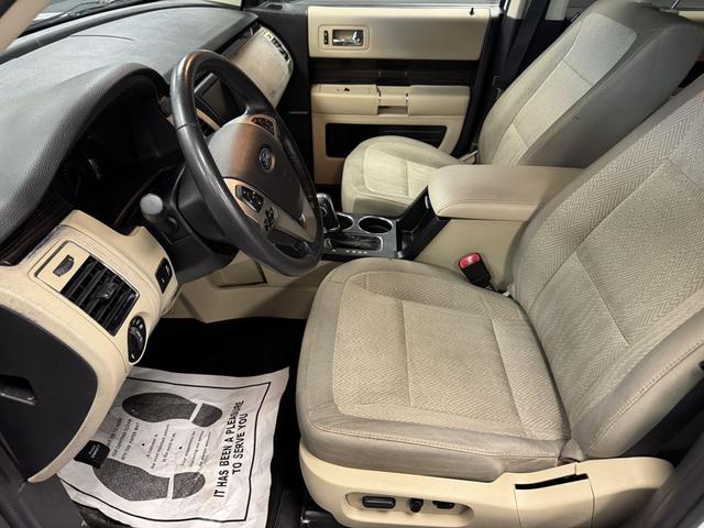 Photo of 2014 White Ford Flex