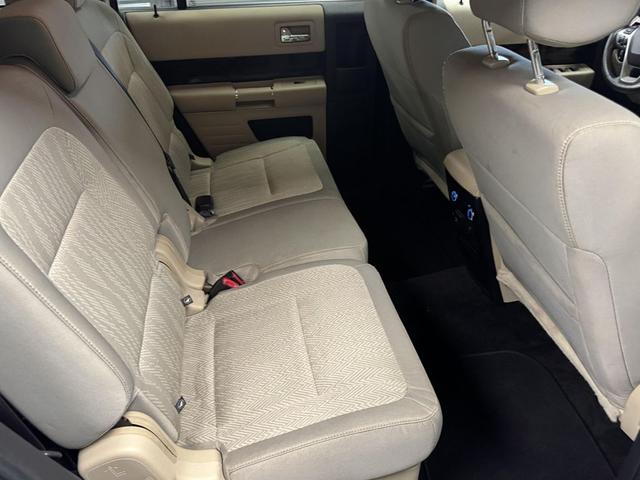 Photo of 2014 White Ford Flex
