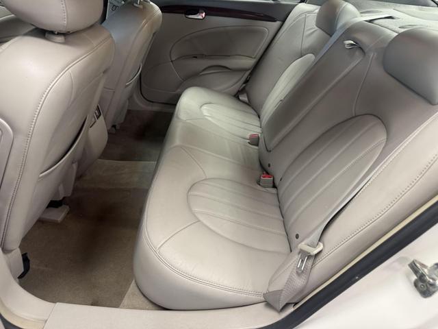 Photo of 2009 White Buick Lucerne