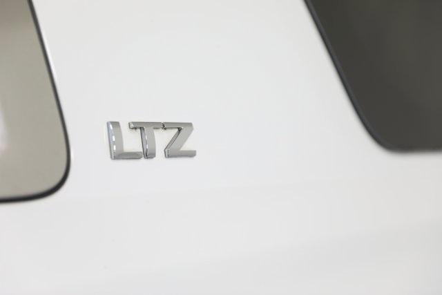 Photo of 2015 Summit White Chevrolet Suburban