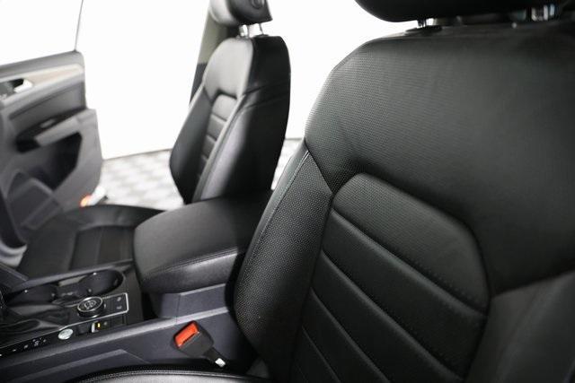 Photo of 2018 Reflex Silver Metallic Volkswagen Atlas