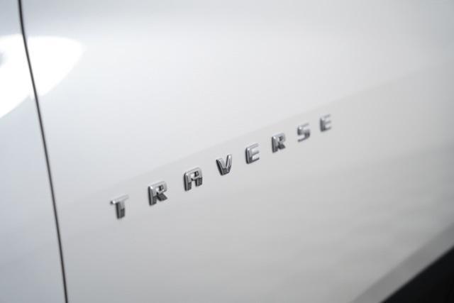 Photo of 2018 Iridescent Pearl Tricoat Chevrolet Traverse