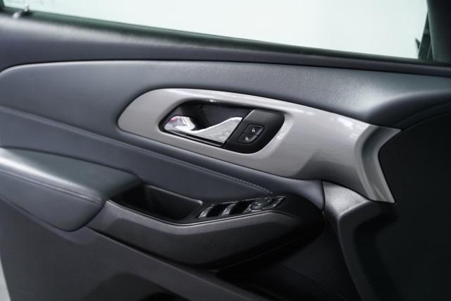 Photo of 2018 Iridescent Pearl Tricoat Chevrolet Traverse