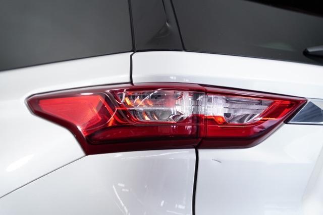 Photo of 2018 Iridescent Pearl Tricoat Chevrolet Traverse