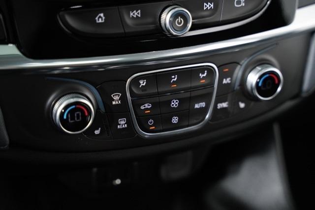 Photo of 2018 Iridescent Pearl Tricoat Chevrolet Traverse