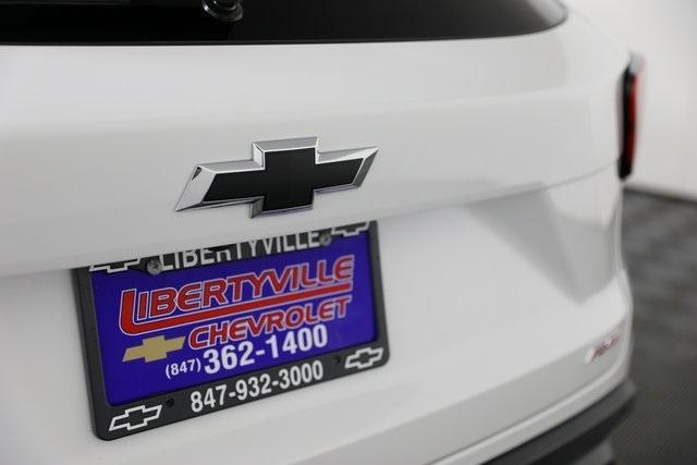 Photo of 2025 Summit White Chevrolet Trax