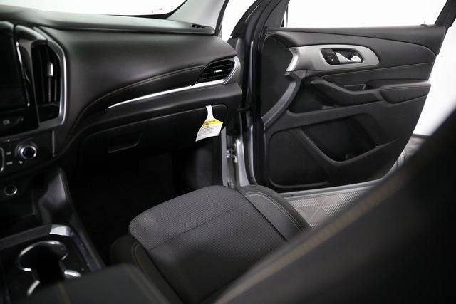 Photo of 2020 Silver Ice Metallic Chevrolet Traverse