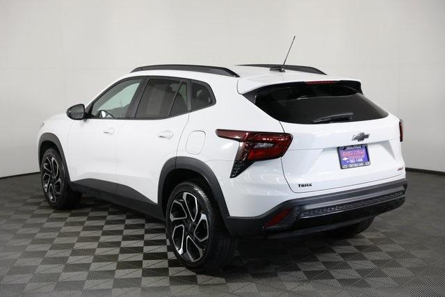 Photo of 2024 Summit White Chevrolet Trax