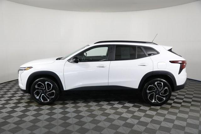 Photo of 2024 Summit White Chevrolet Trax