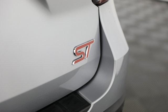 Photo of 2022 Iconic Silver Metallic Ford Explorer