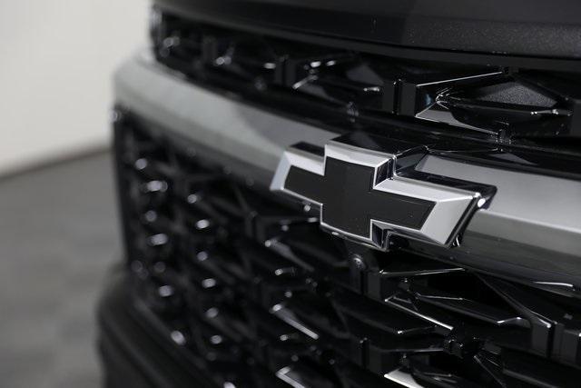 Photo of 2026 Mosaic Black Metallic Chevrolet Traverse