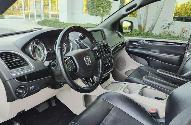 Photo of 2019 Black Onyx Crystal Pearlcoat Dodge Grand Caravan