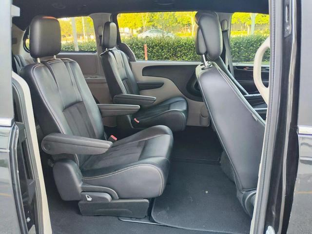 Photo of 2019 Black Onyx Crystal Pearlcoat Dodge Grand Caravan