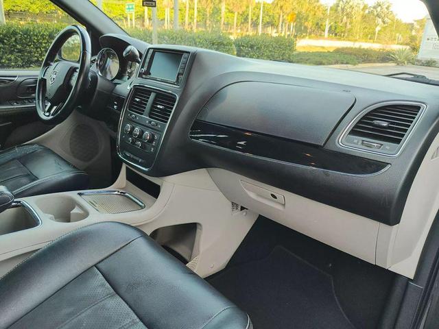Photo of 2019 Black Onyx Crystal Pearlcoat Dodge Grand Caravan