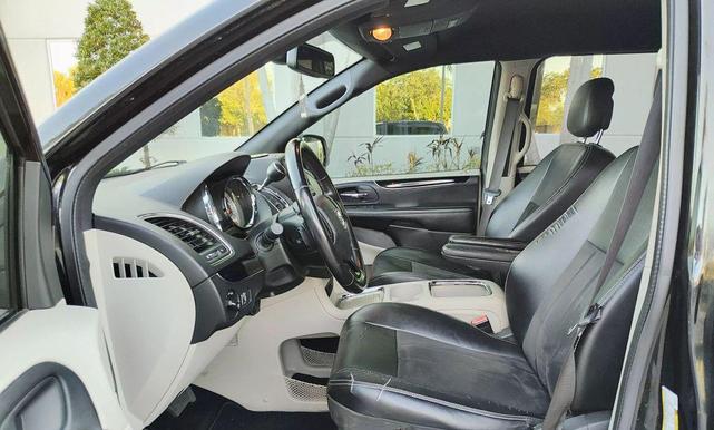 Photo of 2019 Black Onyx Crystal Pearlcoat Dodge Grand Caravan