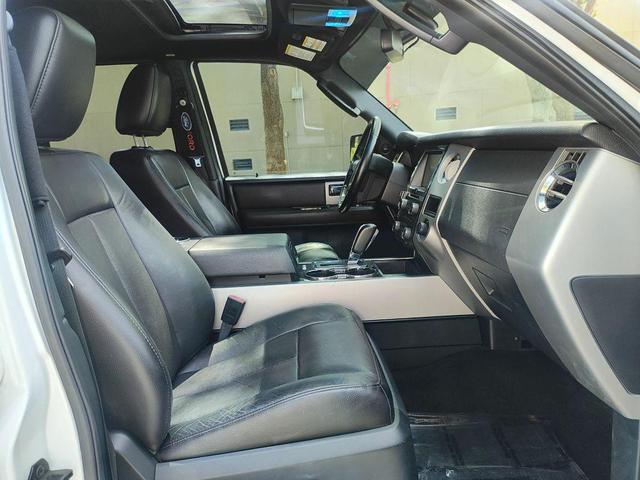 Photo of 2015 White Ford Expedition EL