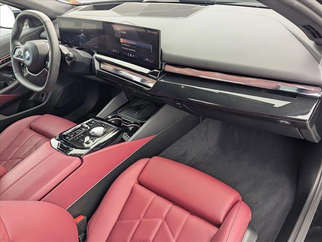 Photo of 2025 Black Sapphire Metallic BMW i5