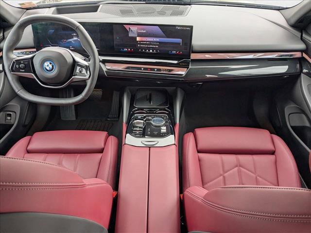Photo of 2025 Black Sapphire Metallic BMW i5