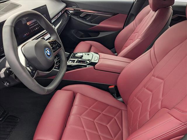 Photo of 2025 Black Sapphire Metallic BMW i5