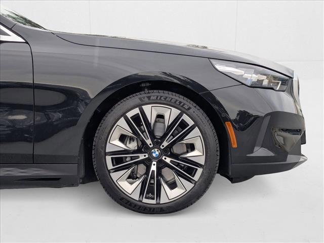 Photo of 2025 Black Sapphire Metallic BMW i5