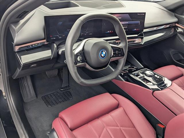 Photo of 2025 Black Sapphire Metallic BMW i5
