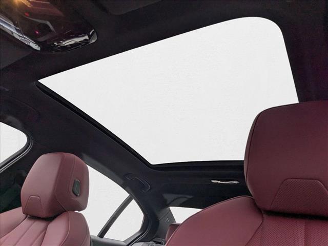 Photo of 2025 Black Sapphire Metallic BMW i5