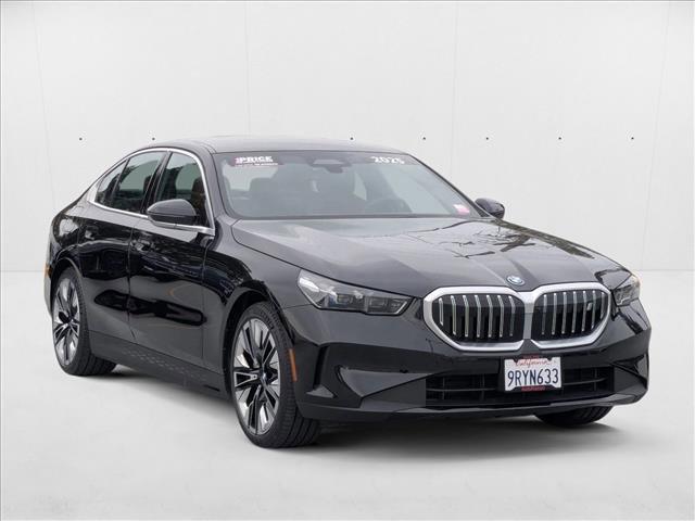 Photo of 2025 Black Sapphire Metallic BMW i5