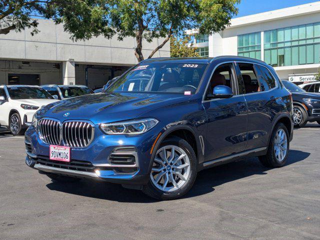 Photo of 2023 Phytonic Blue Metallic BMW X5 PHEV