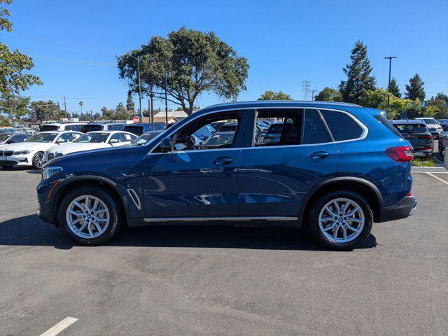 Photo of 2023 Phytonic Blue Metallic BMW X5 PHEV