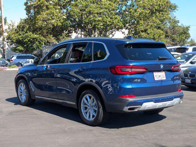 Photo of 2023 Phytonic Blue Metallic BMW X5 PHEV