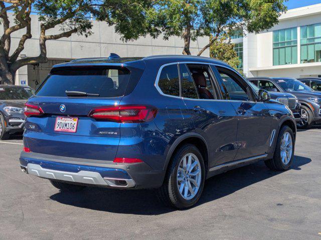 Photo of 2023 Phytonic Blue Metallic BMW X5 PHEV