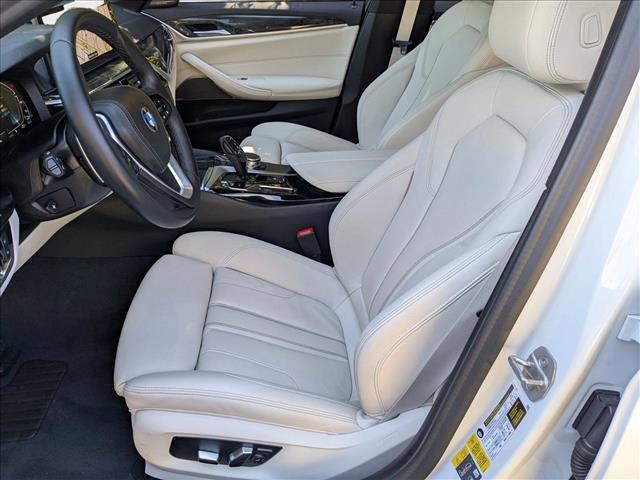 Photo of 2022 Mineral White Metallic BMW 530e
