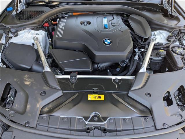 Photo of 2022 Mineral White Metallic BMW 530e