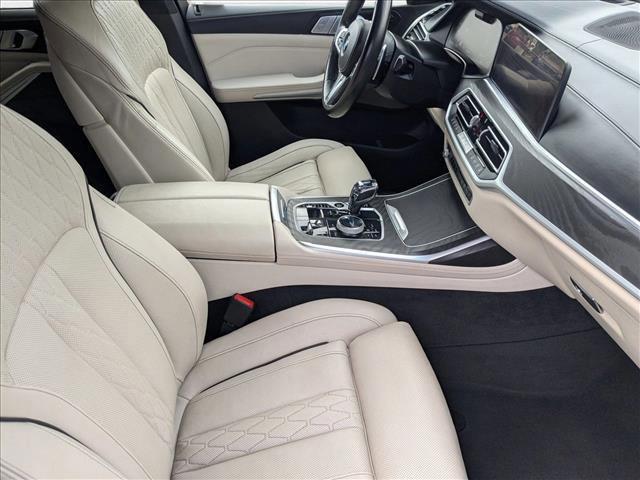 Photo of 2021 Carbon Black Metallic BMW X7