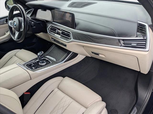 Photo of 2021 Carbon Black Metallic BMW X7