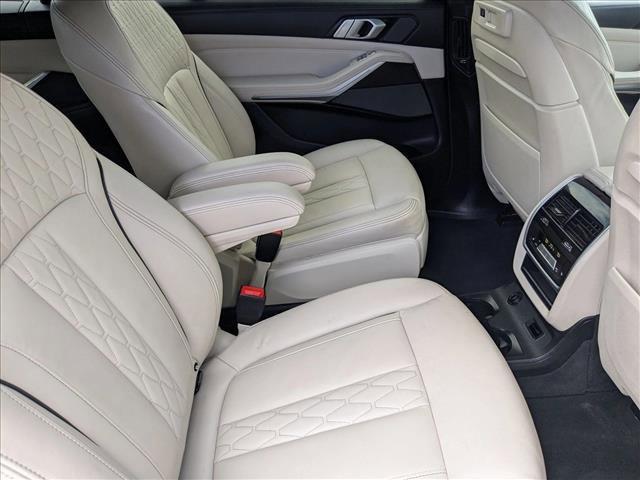 Photo of 2021 Carbon Black Metallic BMW X7