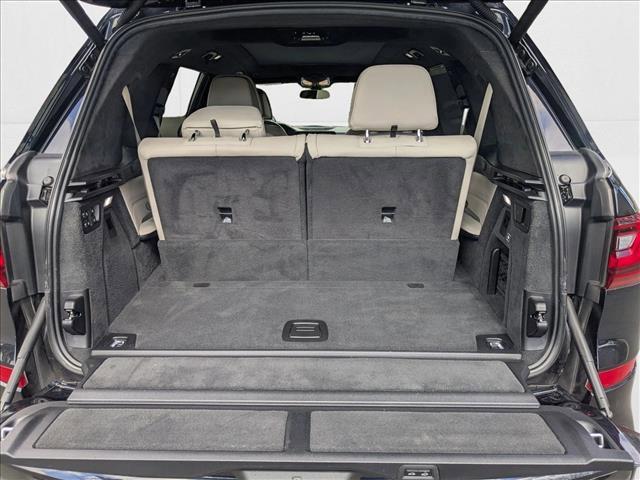 Photo of 2021 Carbon Black Metallic BMW X7