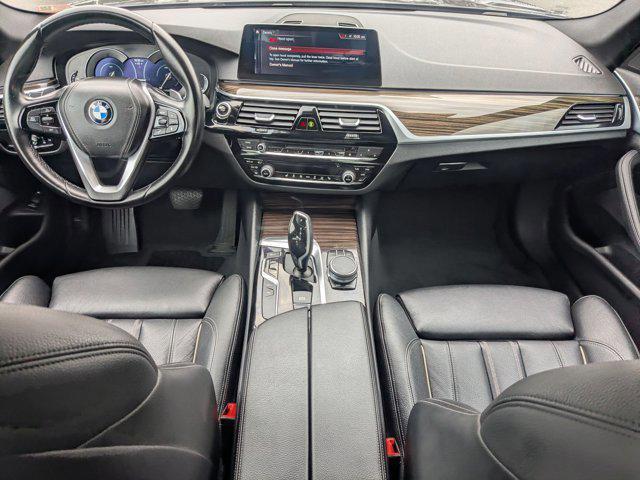 Photo of 2019 Dark Graphite Metallic BMW 530e