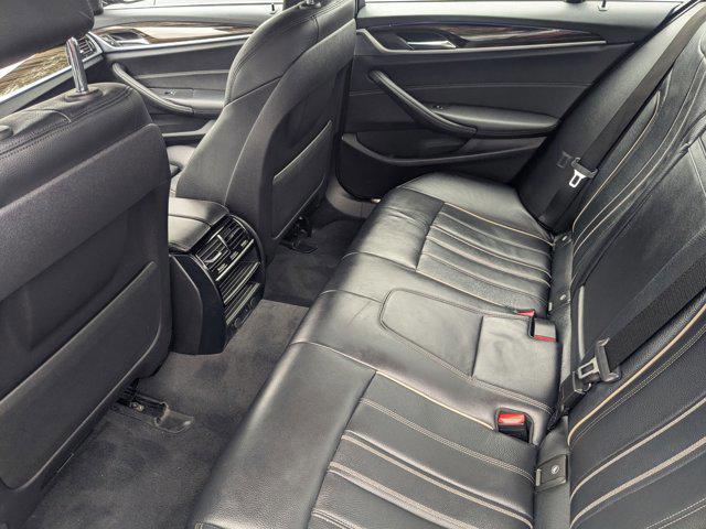 Photo of 2019 Dark Graphite Metallic BMW 530e