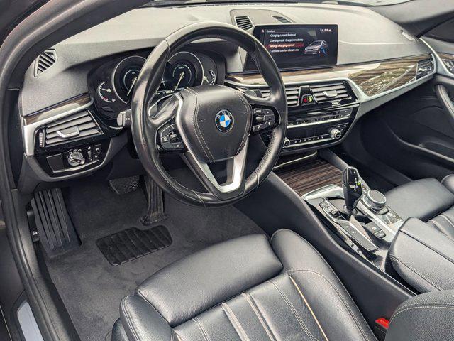Photo of 2019 Dark Graphite Metallic BMW 530e