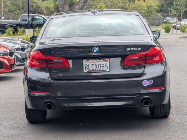Photo of 2019 Dark Graphite Metallic BMW 530e