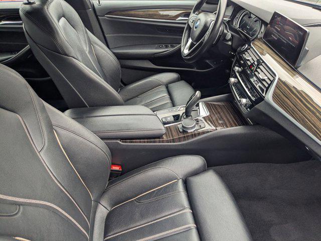 Photo of 2019 Dark Graphite Metallic BMW 530e
