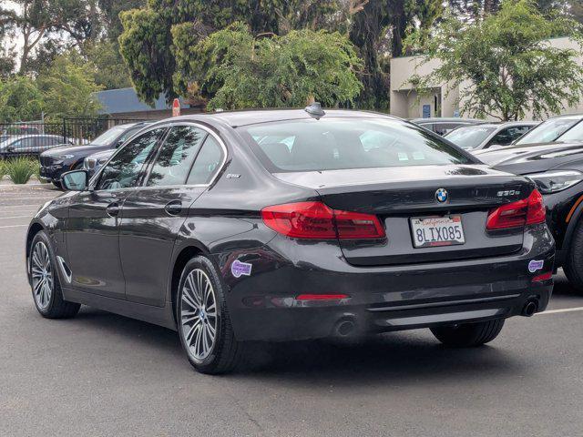 Photo of 2019 Dark Graphite Metallic BMW 530e